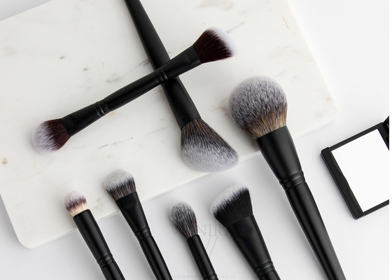 Το Vonira επαγγελματικό διπλό τελειωμένο Makeup κοκκινίζει πλαισιωμένη βούρτσα Highlighter Bronzer βουρτσών περιγράμματος διπλάσιο με τις μαύρες λαβές