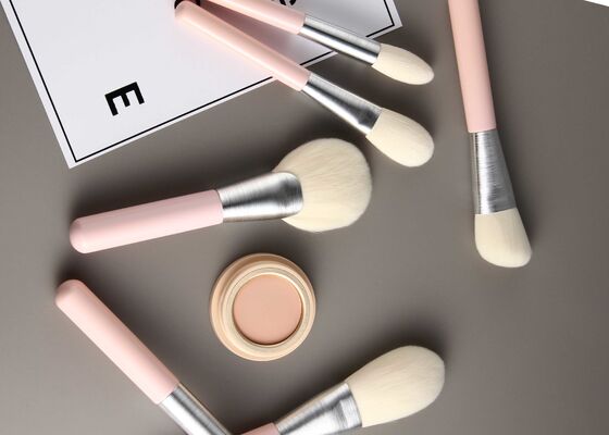 Vonira Beauty Luxury Fan Brush με Vegan Cruelty Free Taklon Συνθετικά μαλλιά και ανακυκλώσιμο ξύλινο χερούλι από βερίκη - χειροποίητη βούρτσα με σκόνη