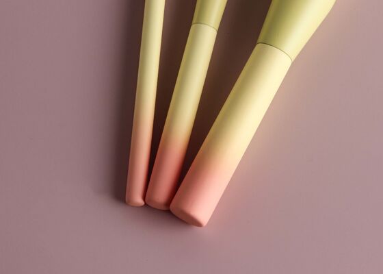 Πινέλο Highlighter Ακριβείας Vonira Beauty Luxury με Ξύλινη Λαβή Βαθμιδωτού Χρώματος